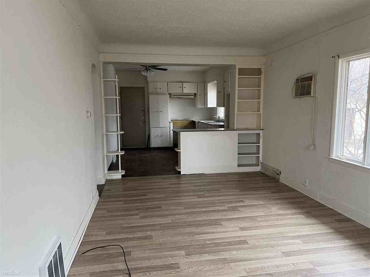 952 Markham St - Photo 2 of 13