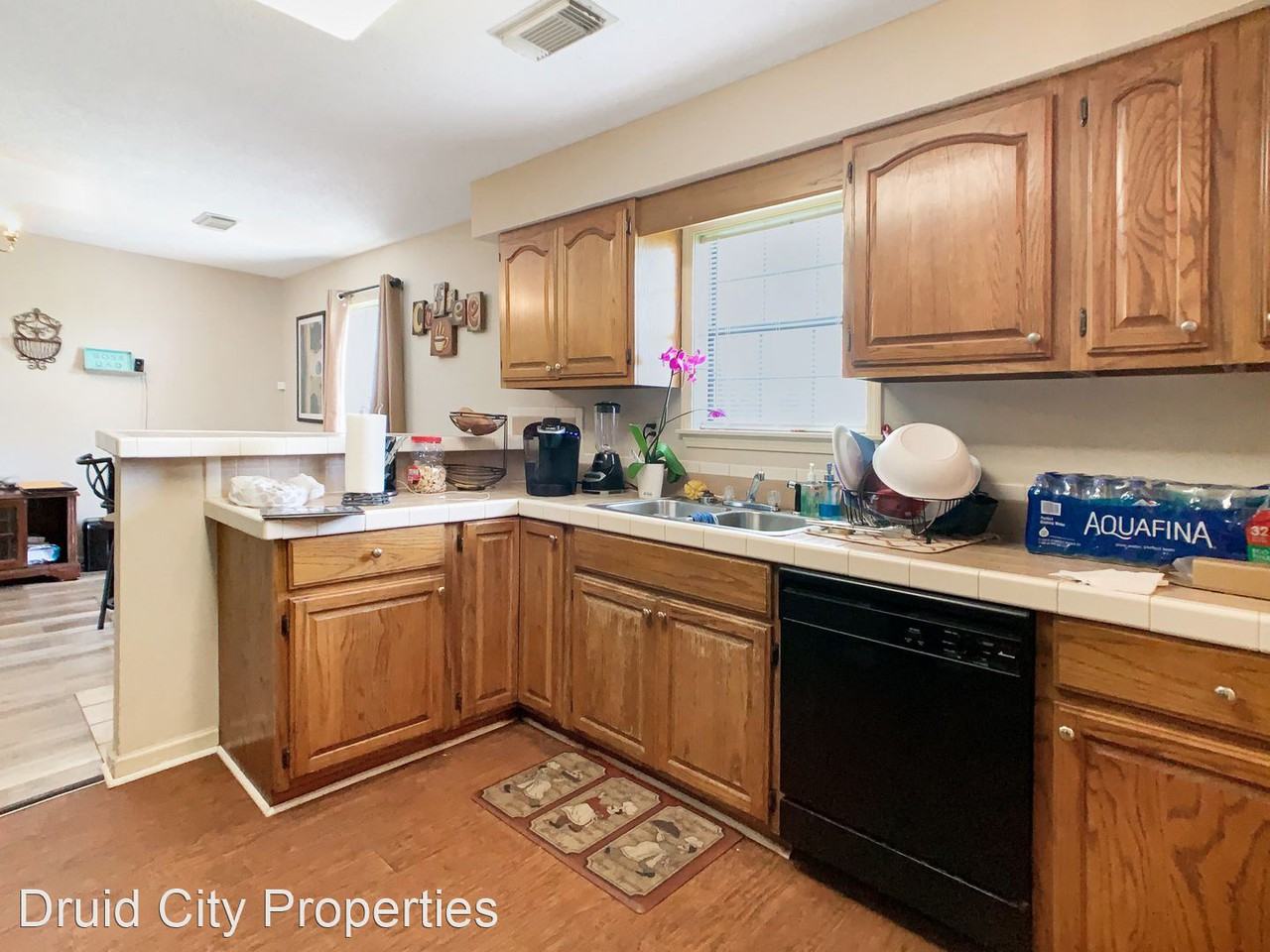 8450 Rutherford Dr - Photo 2 of 12