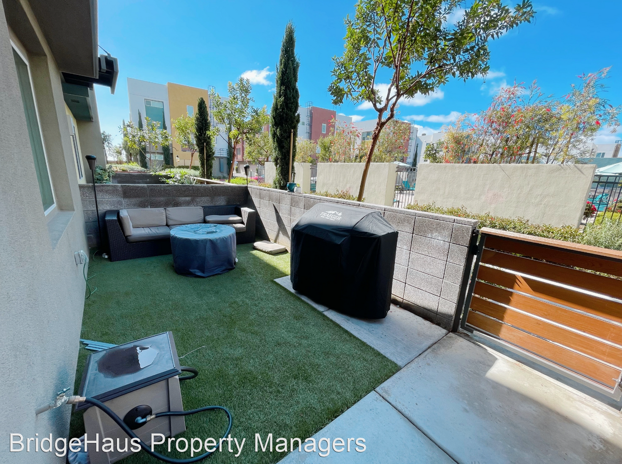 717 Shoreline Rd - Photo 2 of 14