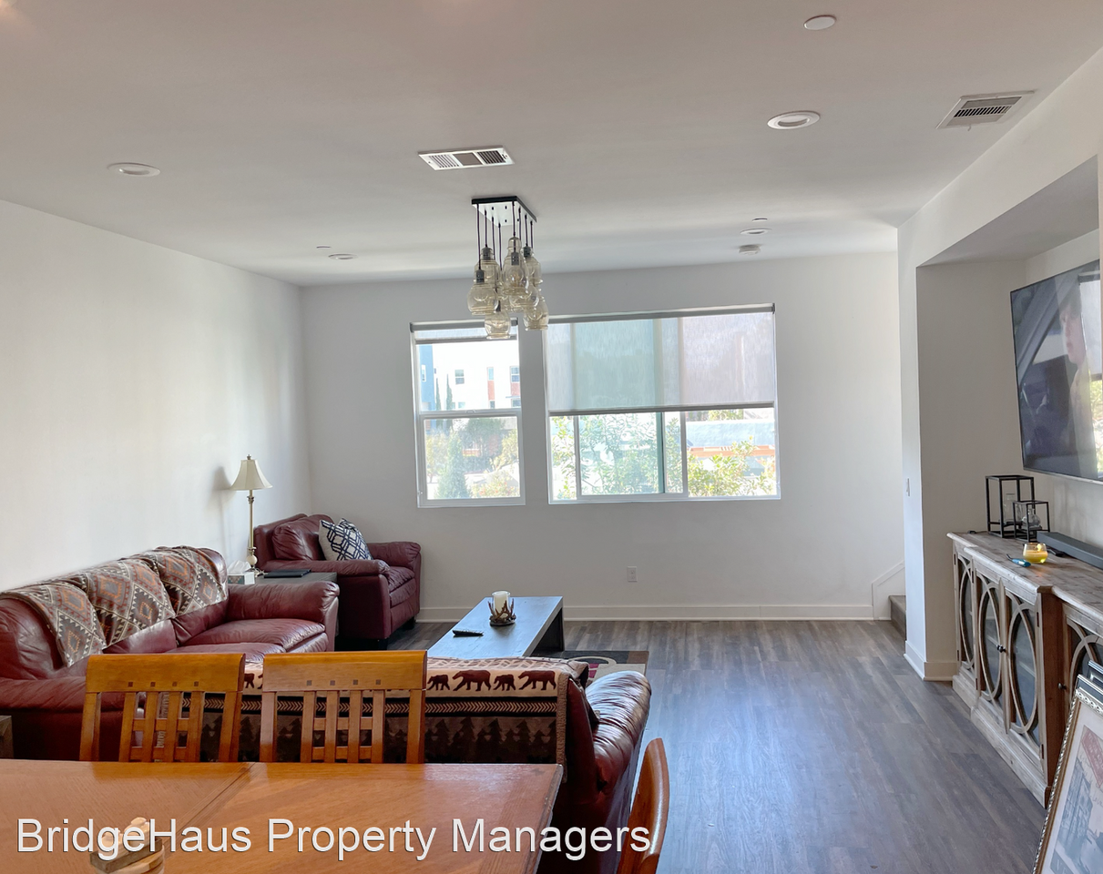 717 Shoreline Rd - Photo 3 of 14