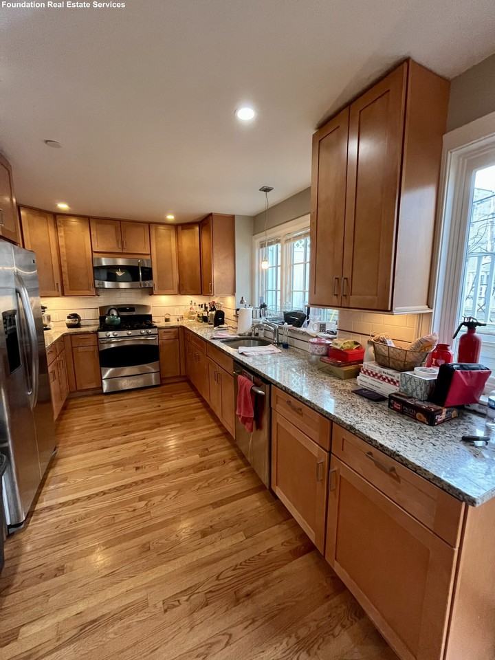 39 Selkirk Rd - Photo 2 of 21