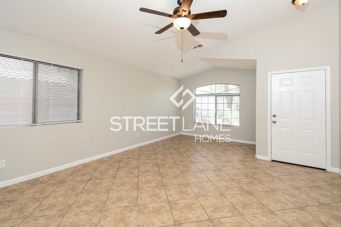 13036 W Mandalay Ln - Photo 3 of 15