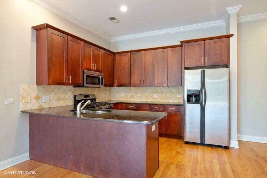 4651 N Greenview - Photo 2 of 29