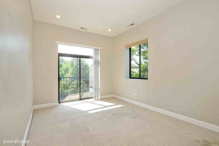 4651 N Greenview - Photo 5 of 29
