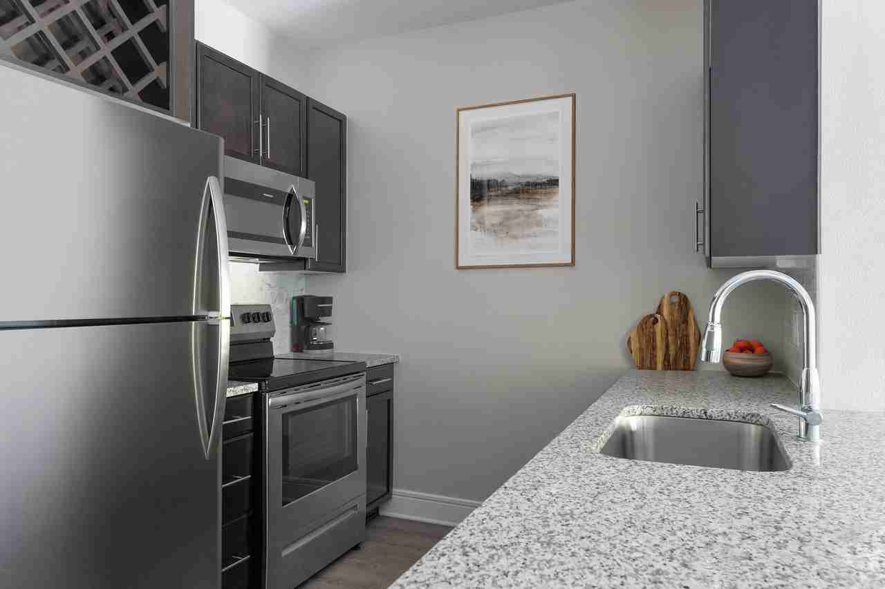 Cue Luxury Living Apartments 13504 Citicards Way, Jacksonville, FL