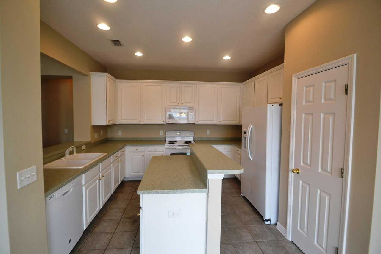 8010 Country Run Pkwy - Photo 3 of 9