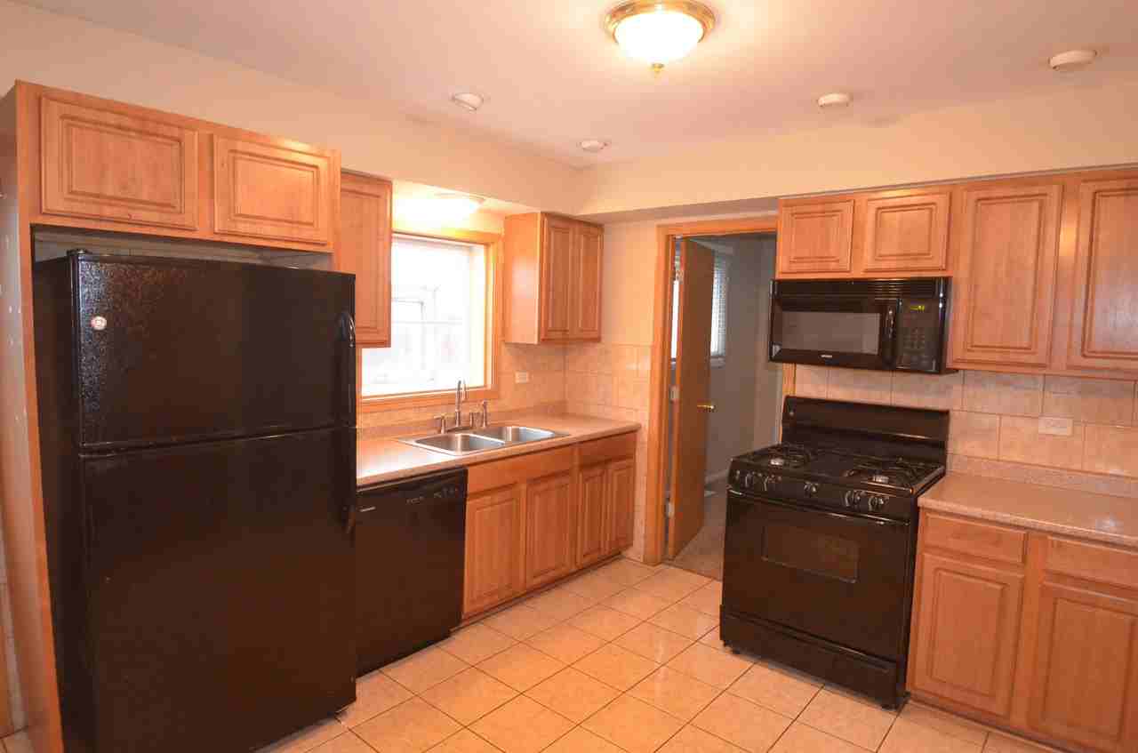 8929 167th Pl - Photo 3 of 11