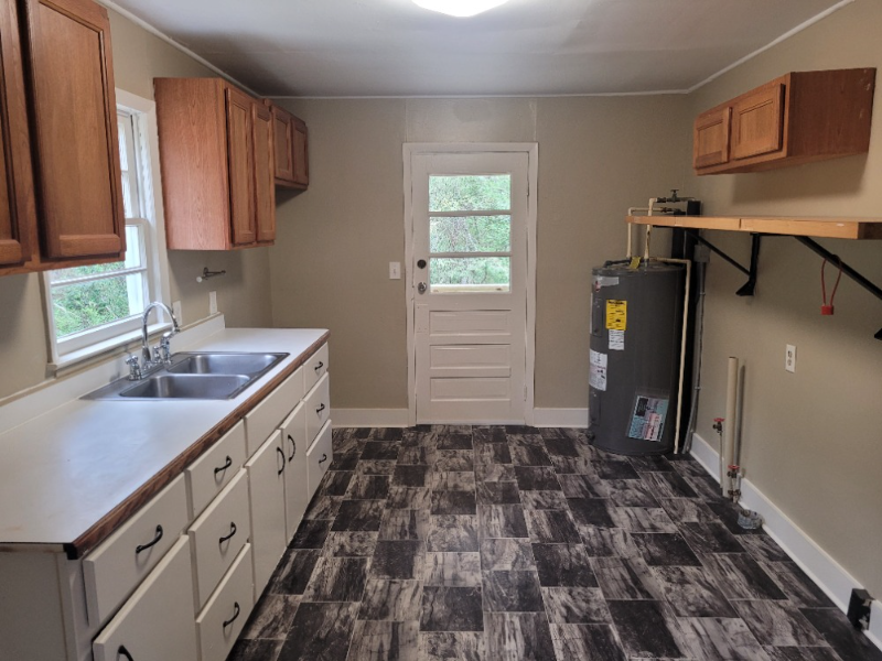 204 W Watson St - Photo 2 of 9