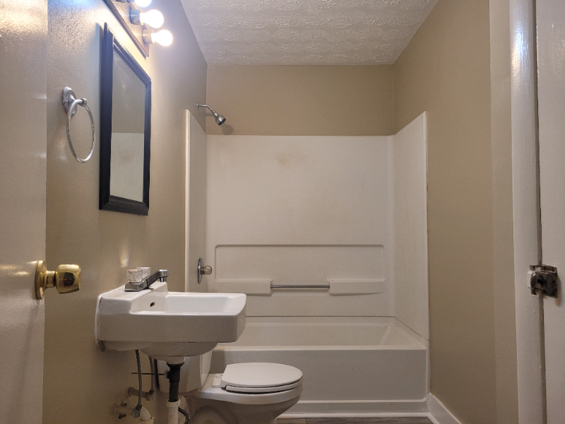 204 W Watson St - Photo 3 of 9