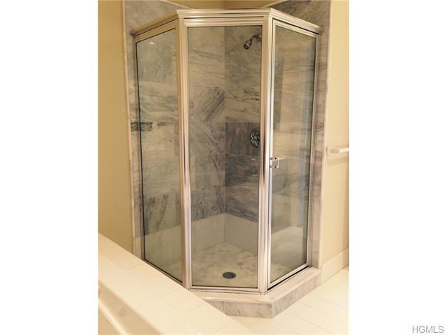 9 Club Ct - Photo 2 of 21