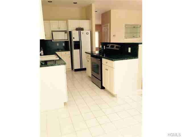 9 Club Ct - Photo 3 of 21