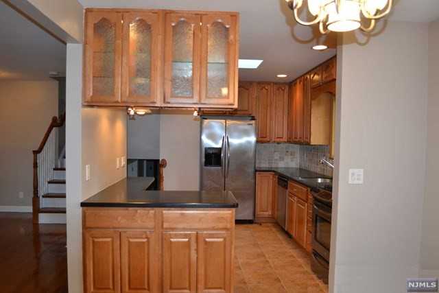 12 Fairhaven Dr - Photo 2 of 12