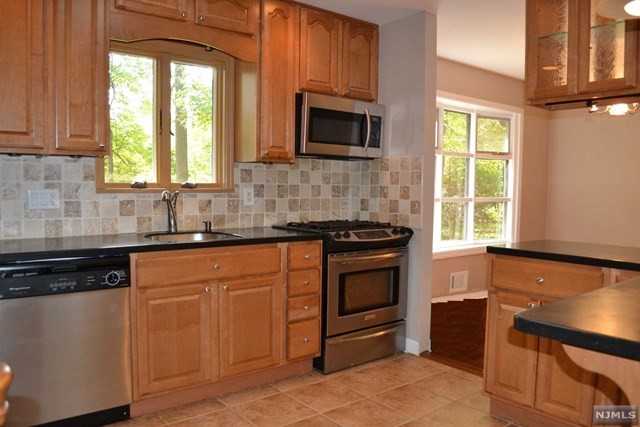 12 Fairhaven Dr - Photo 3 of 12