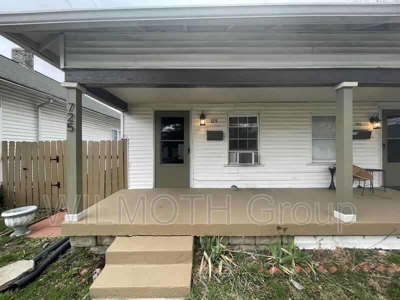 725 Lynn St - Photo 2 of 10