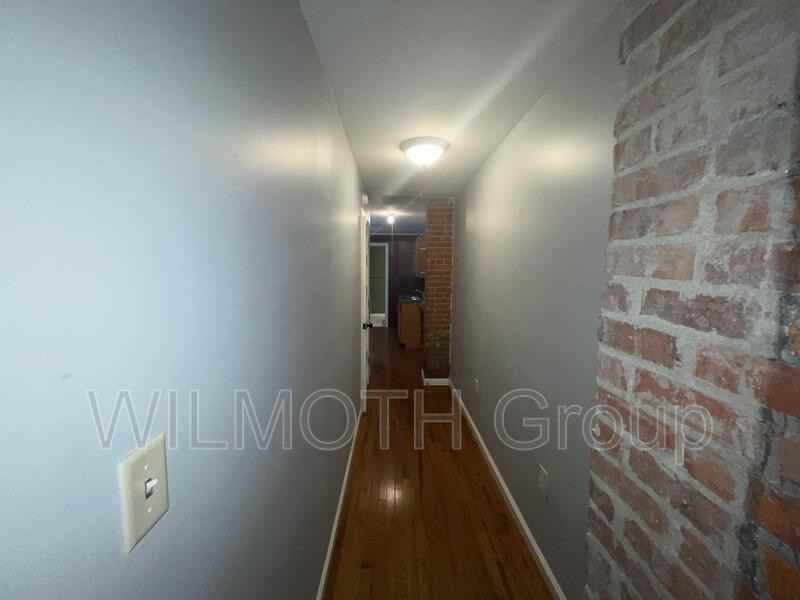 725 Lynn St - Photo 3 of 10