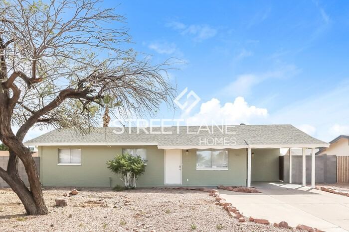 1206 W 15th St - Photo 3 of 13