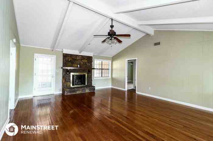 7886 Winchester Hls - Photo 3 of 16