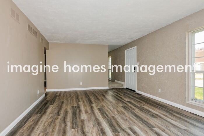 2126 Meadow Dr - Photo 3 of 16