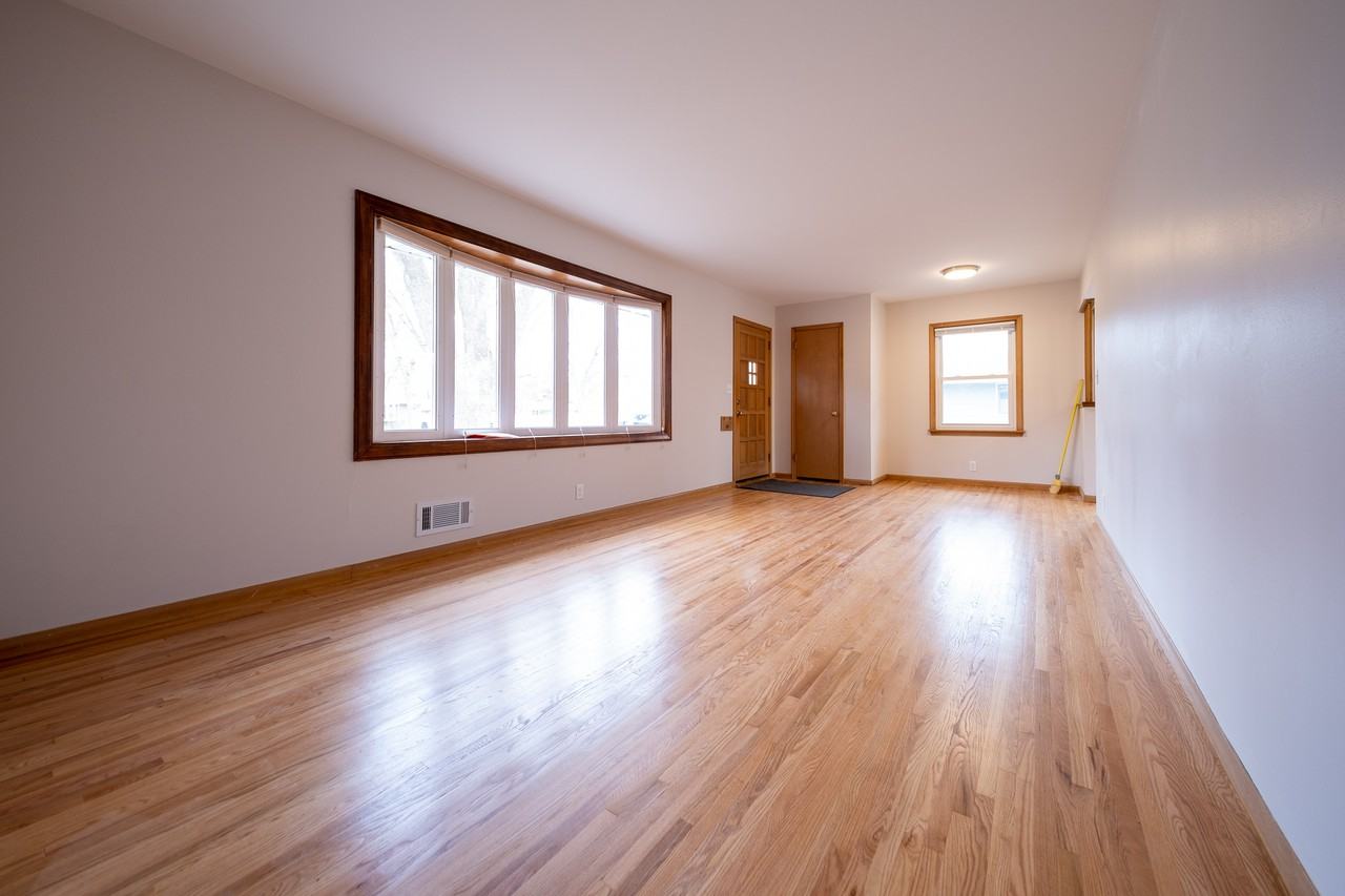 10932 Russell Ave S #1 - Photo 4 of 32