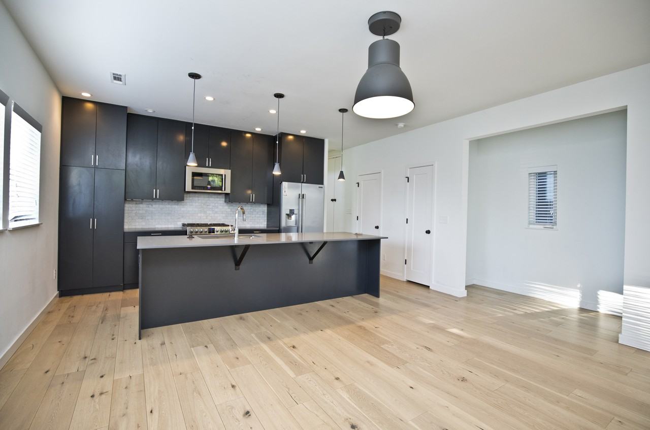 722 W Stone St #1 - Photo 4 of 26