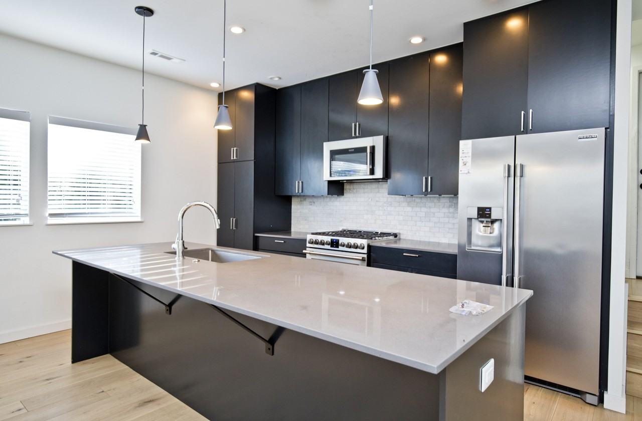 722 W Stone St #1 - Photo 6 of 26