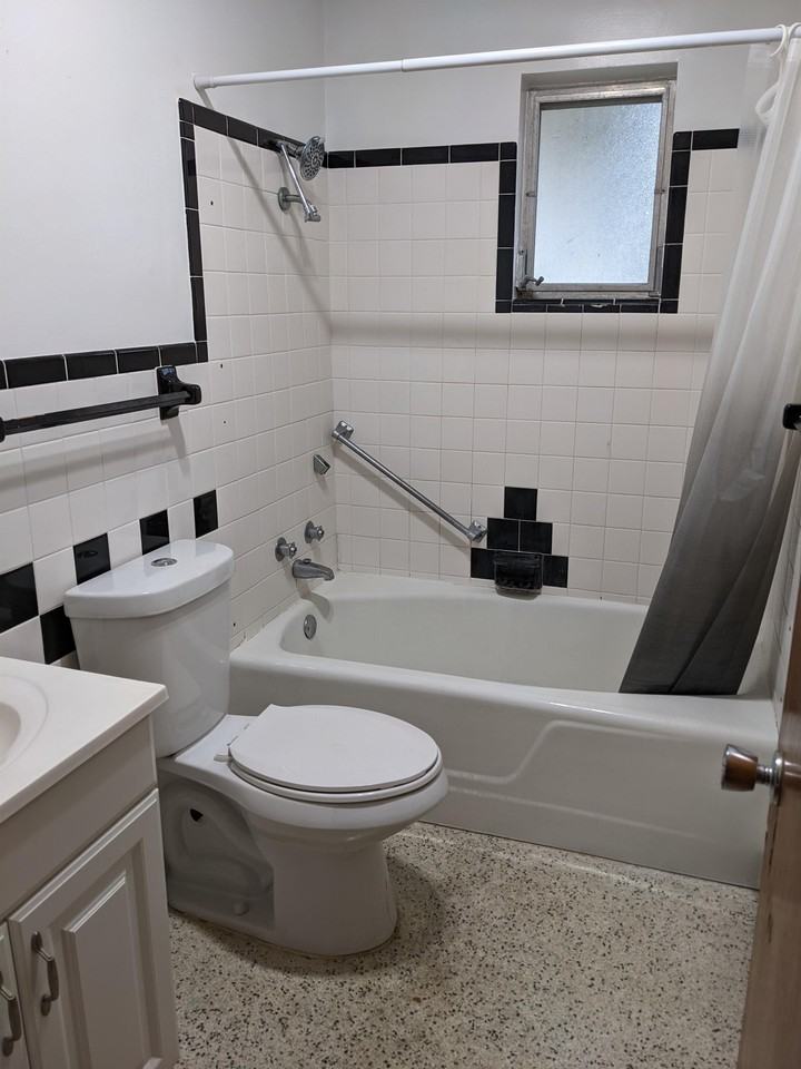 454 S Hibiscus Ave #1 - Photo 4 of 16