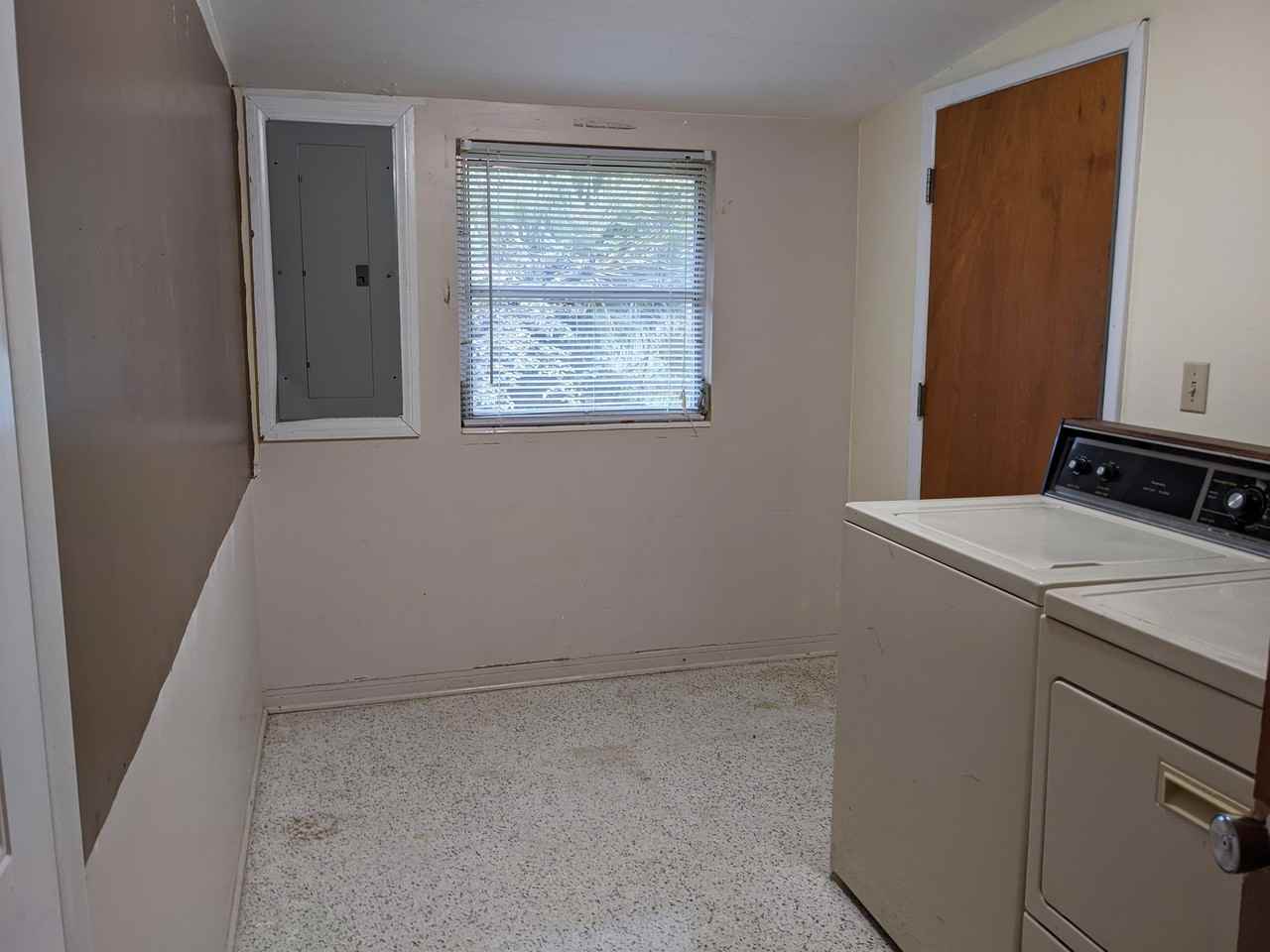 454 S Hibiscus Ave #1 - Photo 5 of 16