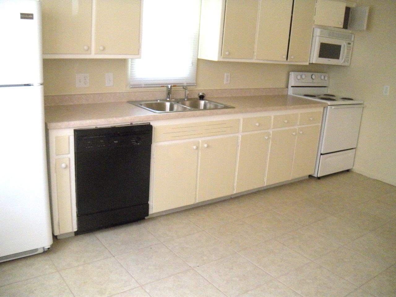 2300 Southeast 10th Street - Photo 2 of 11