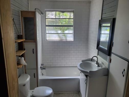 922 Avenue K #B - Photo 3 of 4