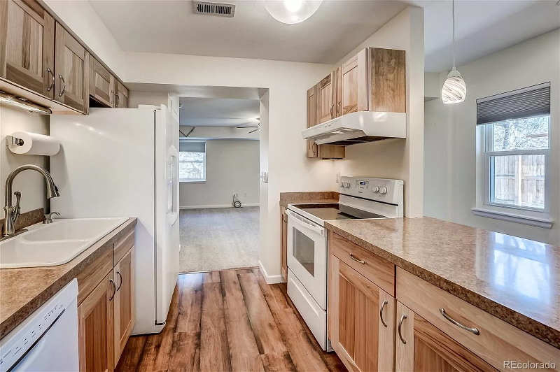 10721 W 77th Pl - Photo 2 of 21