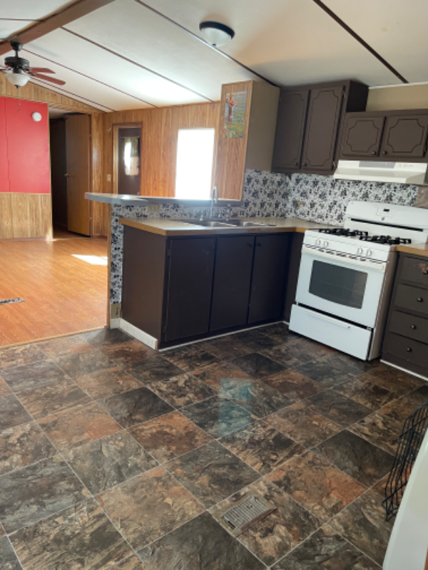 201 W Carpenter St #13 - Photo 3 of 8