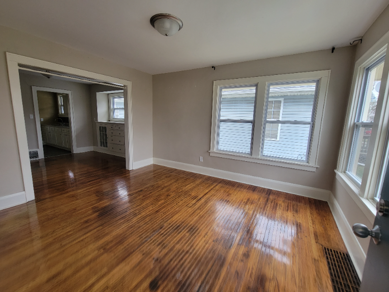 1027 Elysian Ave - Photo 2 of 18