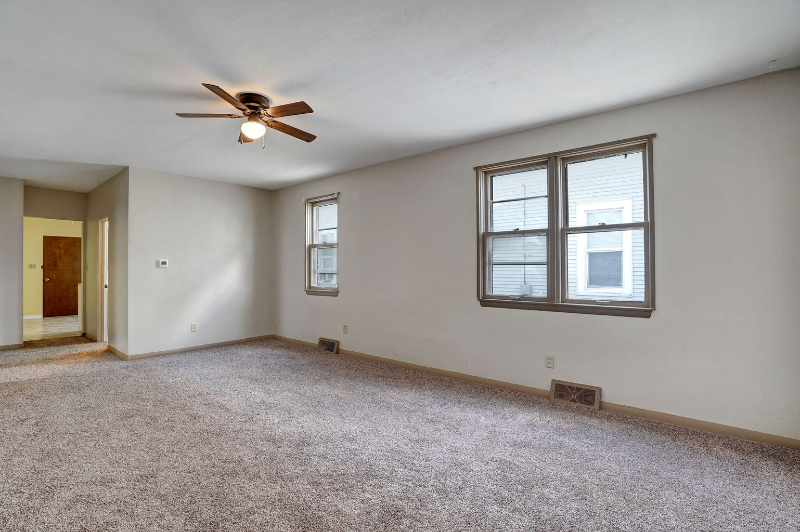 1929 Case Ave - Photo 2 of 9