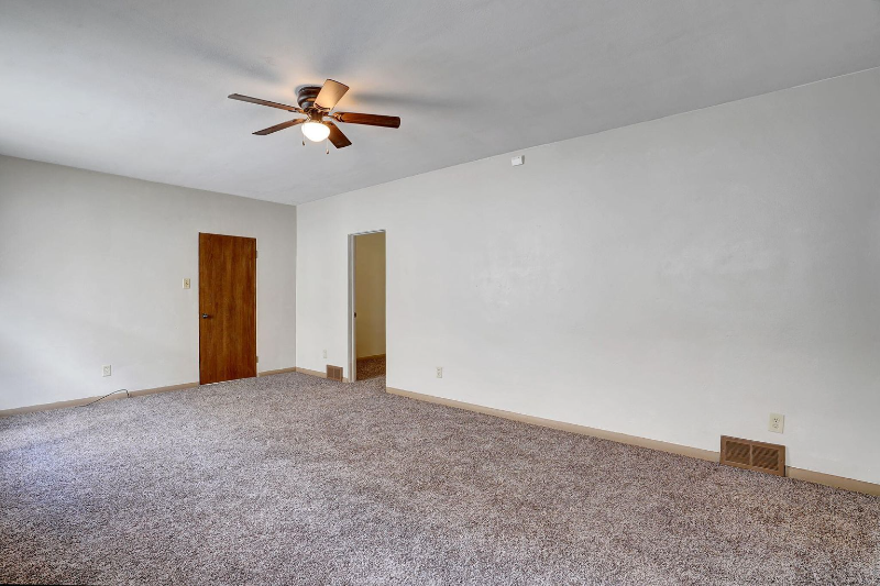 1929 Case Ave - Photo 3 of 9