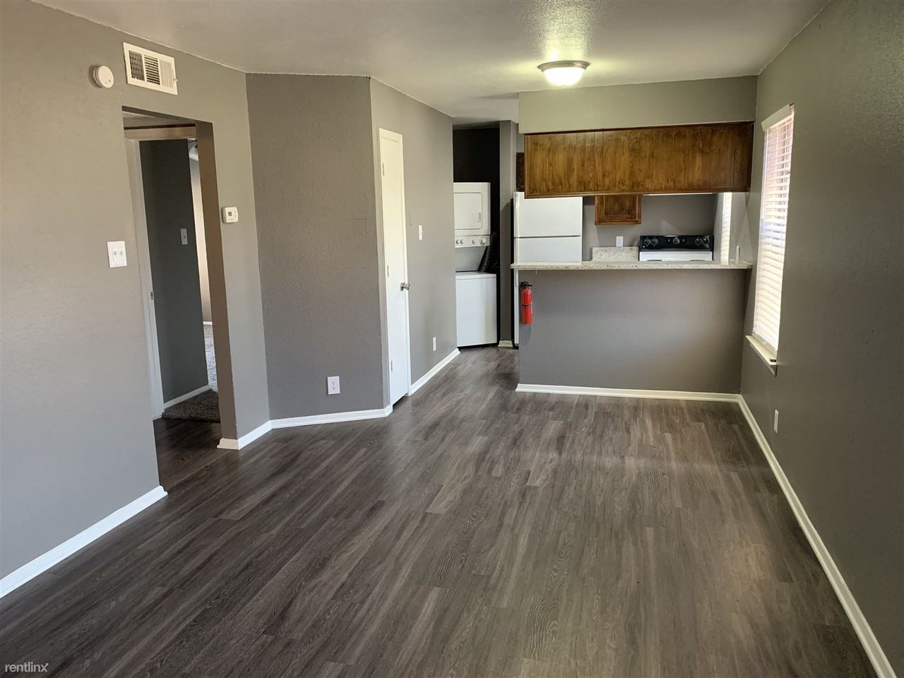 2225 Stella St - Photo 2 of 9
