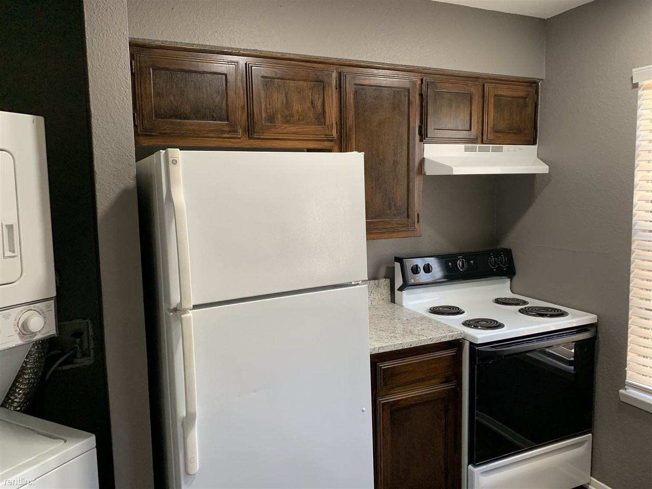 2225 Stella St - Photo 3 of 9