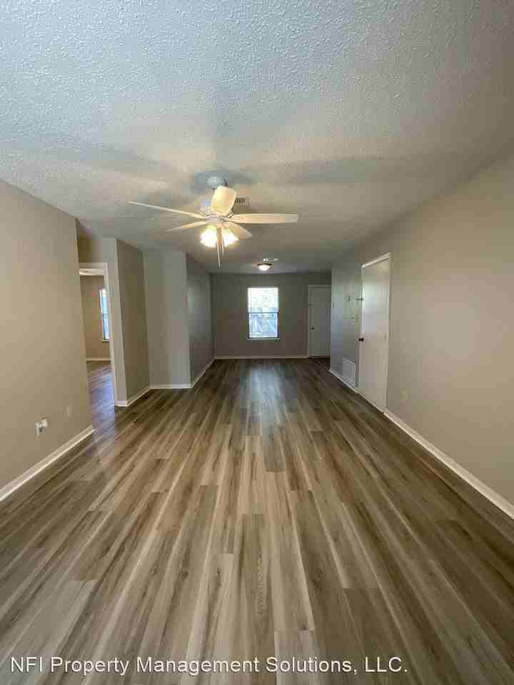 1009 Rentz Ave - Photo 3 of 16