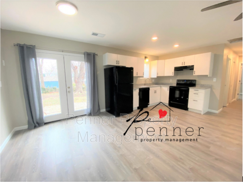 11305 Lewis Ave - Photo 2 of 10