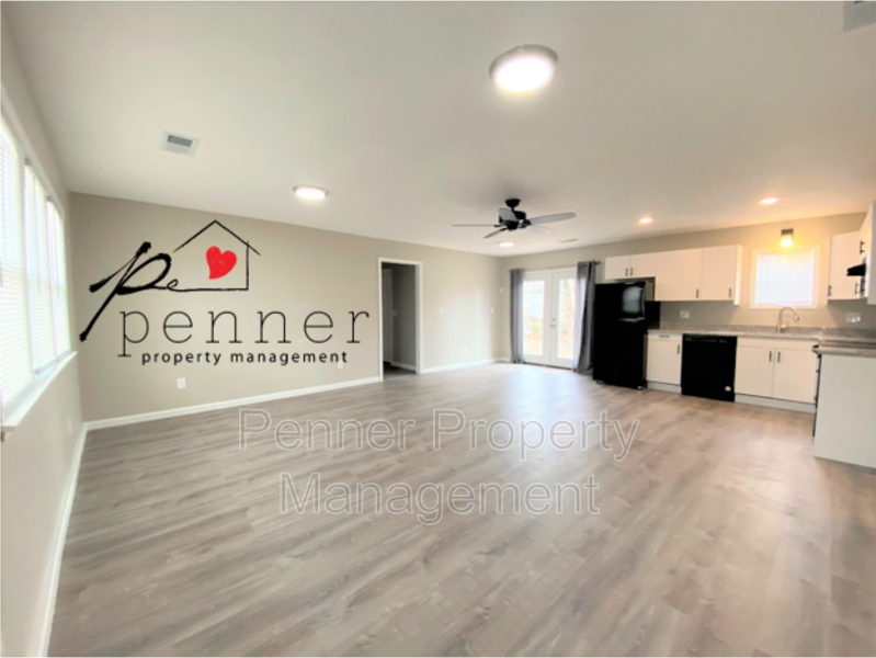 11305 Lewis Ave - Photo 3 of 10