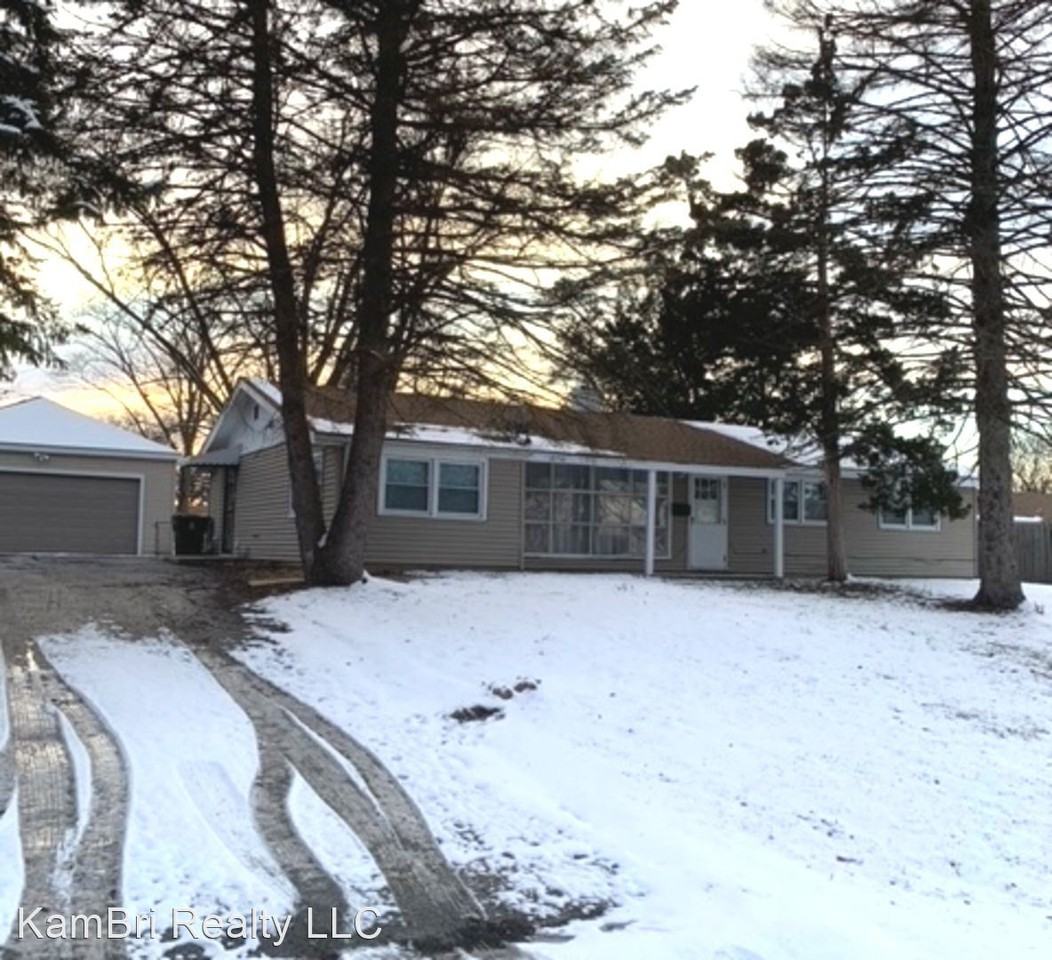 18710 Lee St - Photo 2 of 11