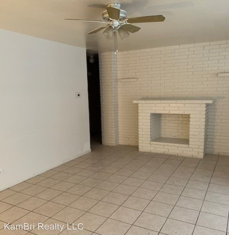 18710 Lee St - Photo 3 of 11