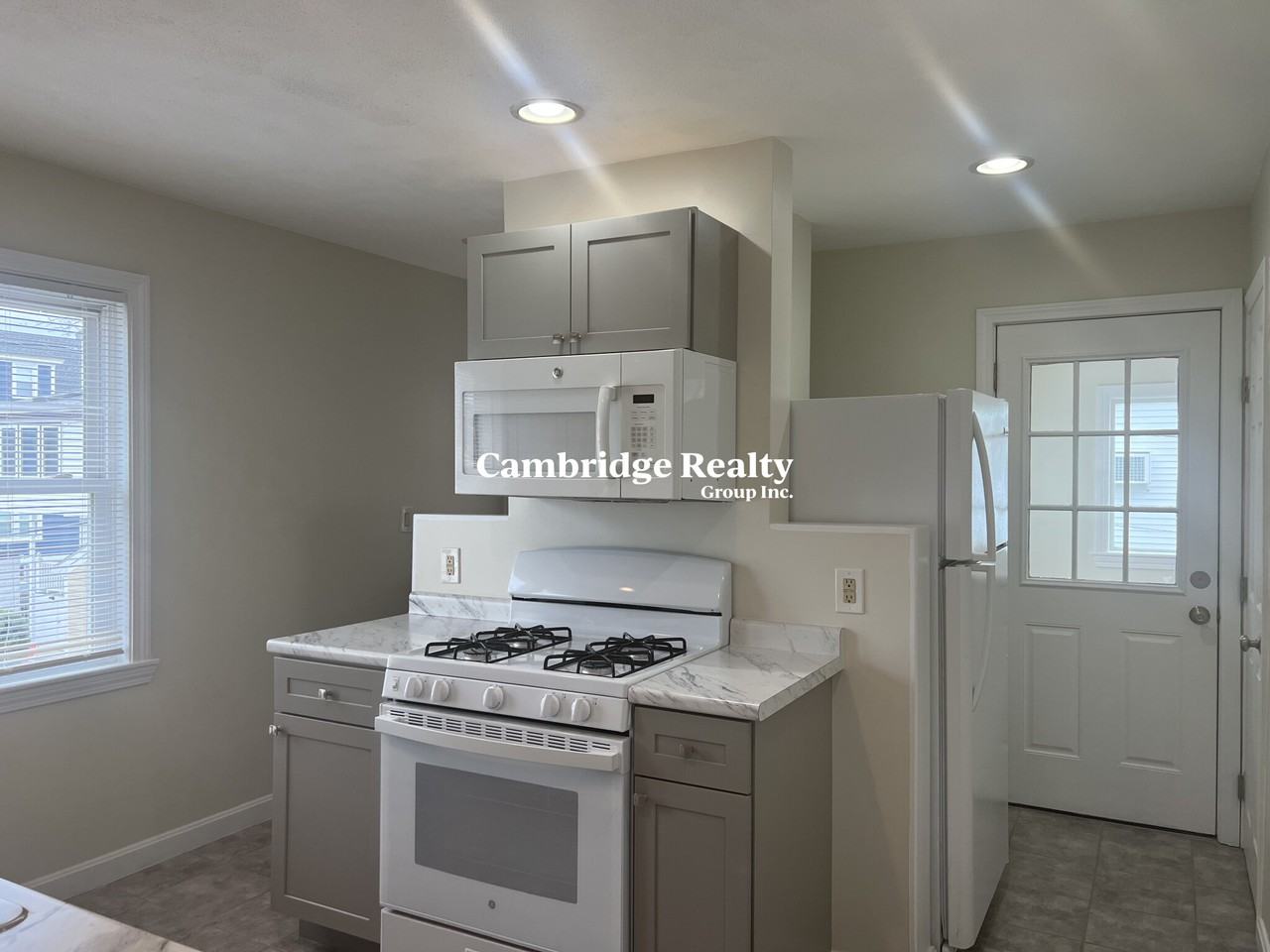 20 Henley St - Photo 3 of 28