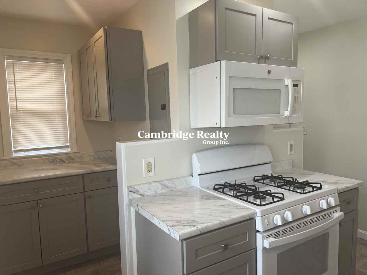 20 Henley St - Photo 4 of 28