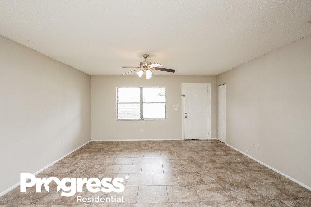 1090 Wedgewood Ln - Photo 3 of 16