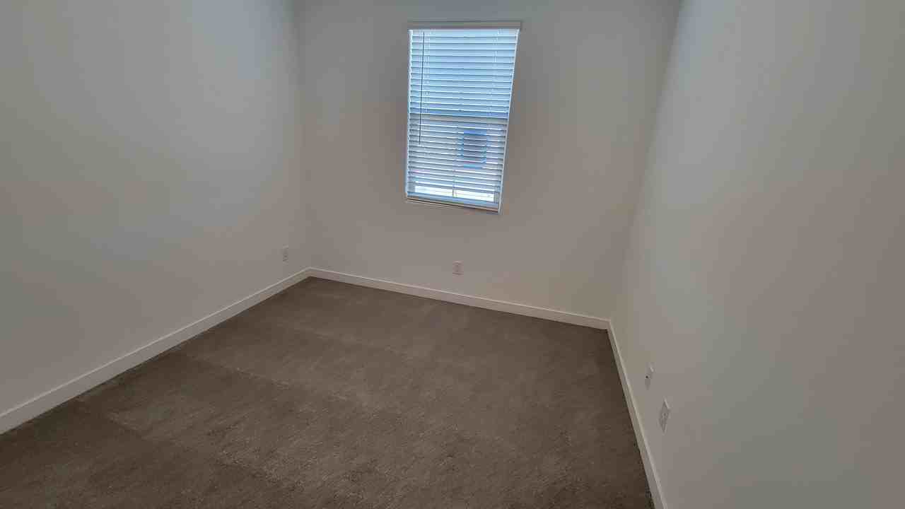 9125 W Montecito Ave - Photo 4 of 19