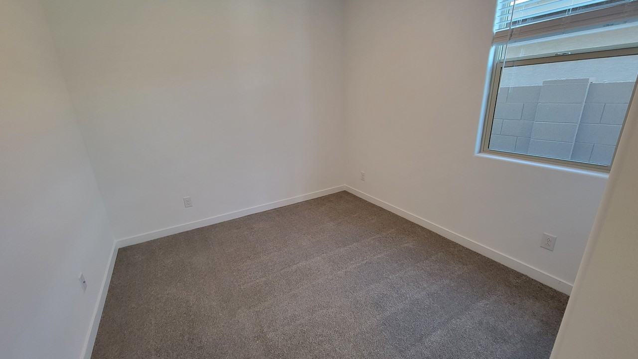 9125 W Montecito Ave - Photo 6 of 19