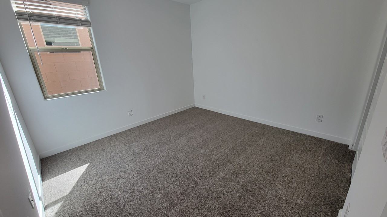 9125 W Montecito Ave - Photo 7 of 19