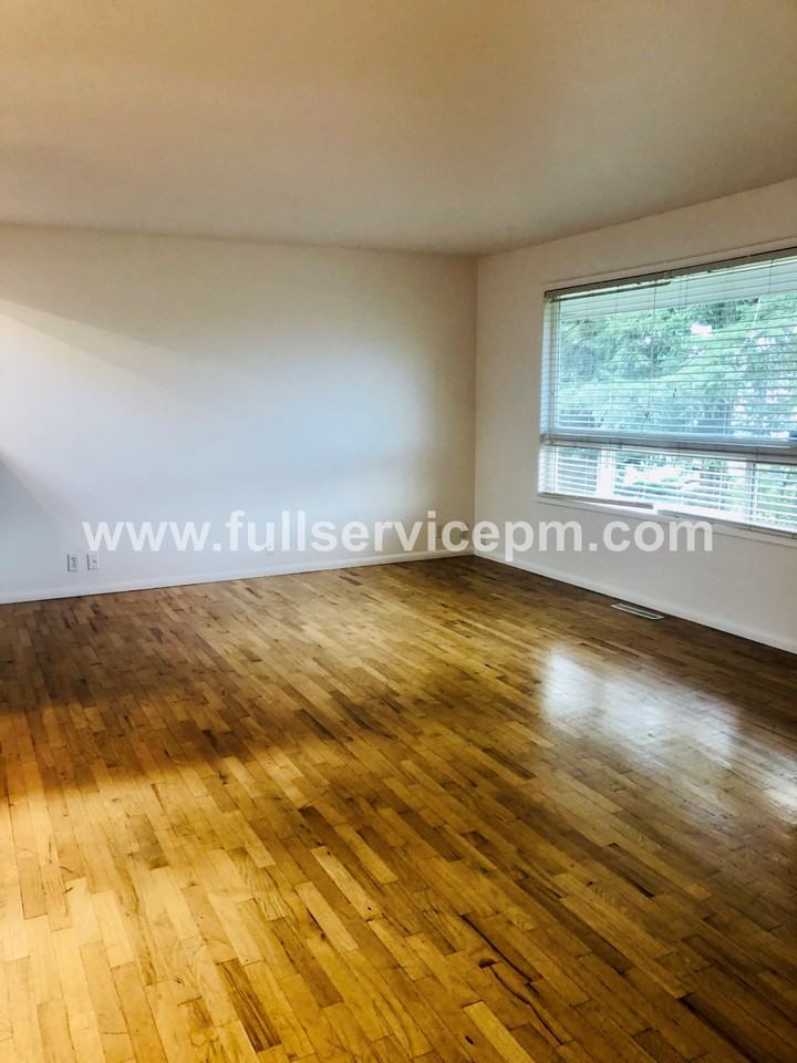 1170 Monroe Ave Ne - Photo 2 of 27