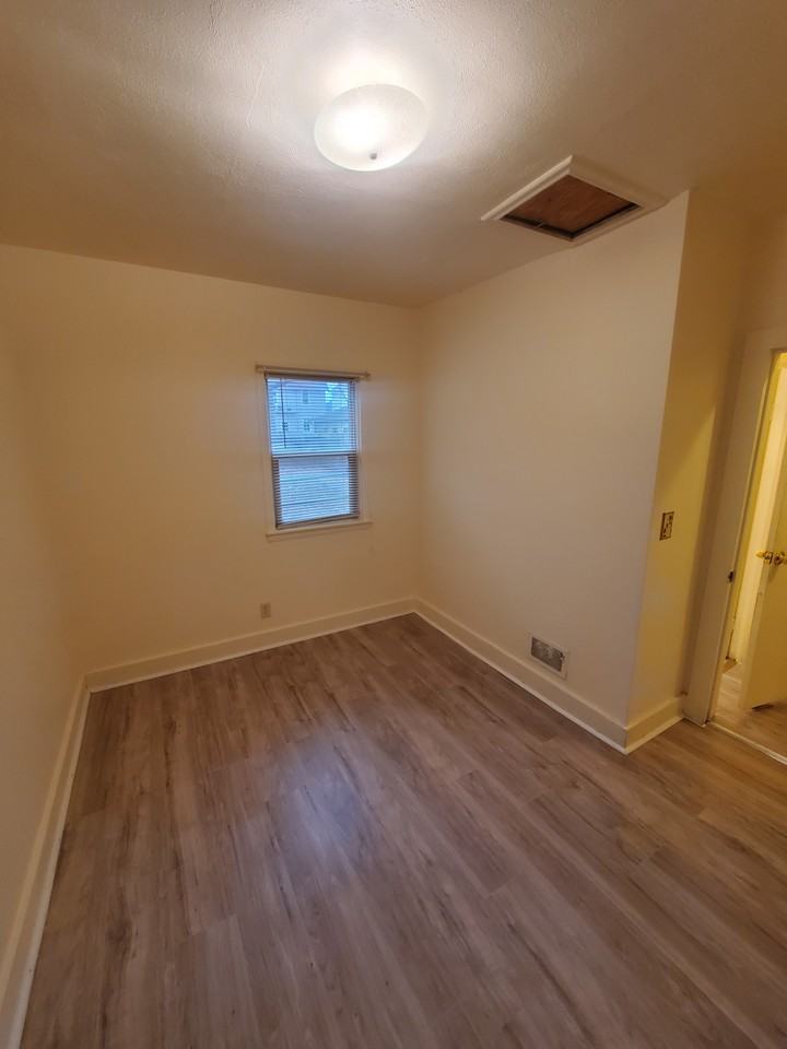 913 College Ave - Photo 2 of 13