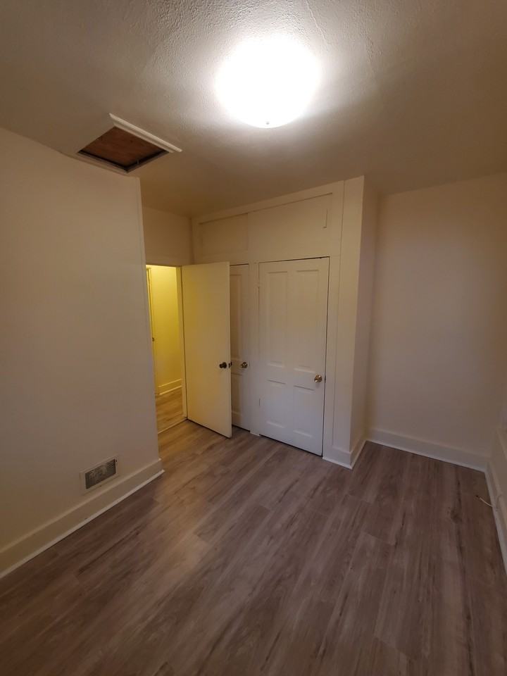 913 College Ave - Photo 3 of 13